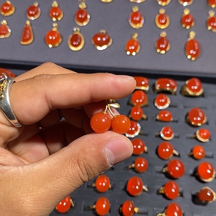 南红玛瑙吊坠(不含链)18K金镶嵌