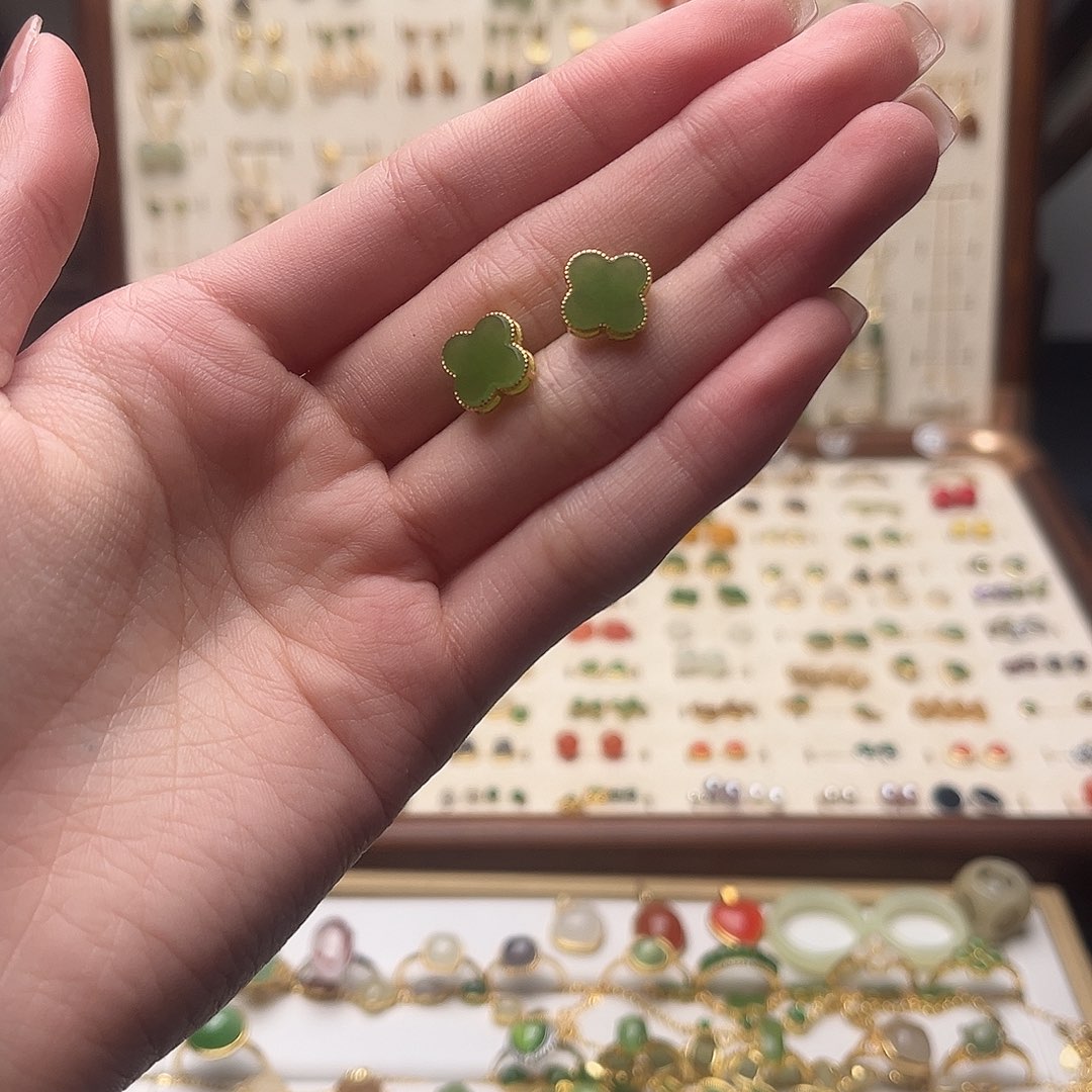 和田玉未镶嵌耳饰