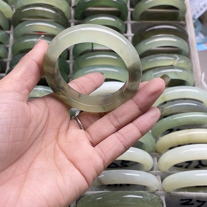 蛇纹石玉未镶嵌手镯277