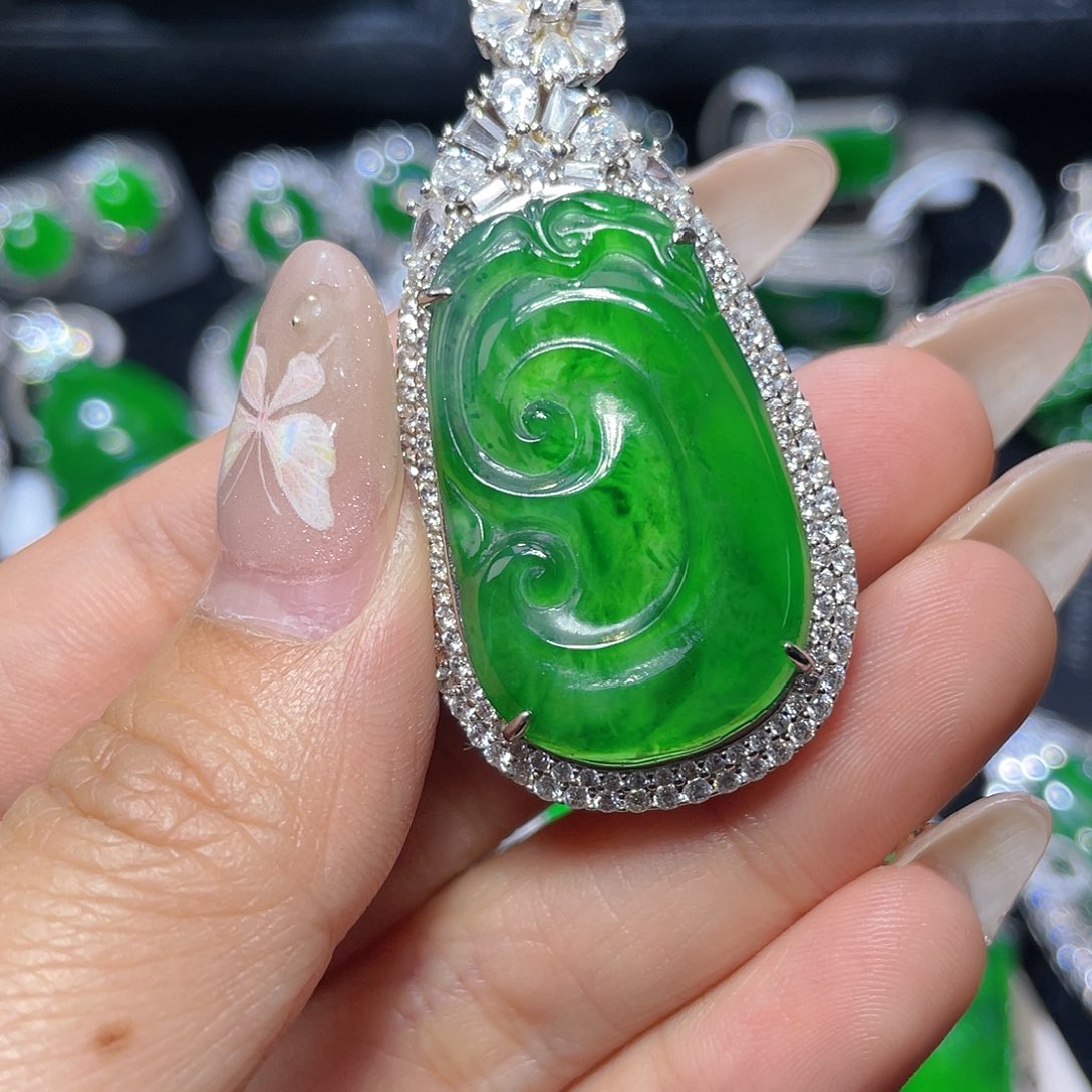 翡翠颈饰银S925镶嵌翡翠