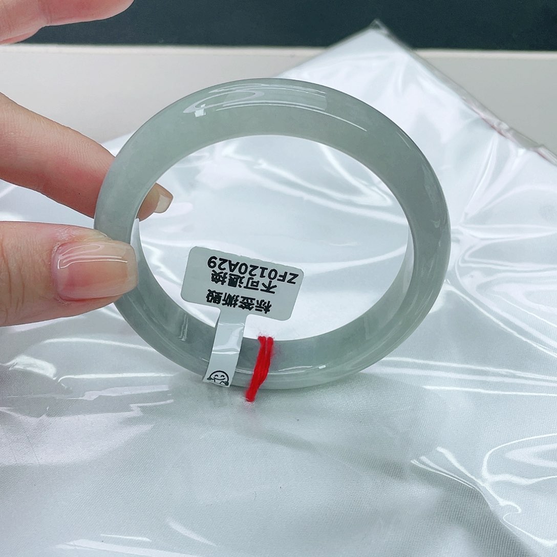 翡翠手镯未镶嵌正57