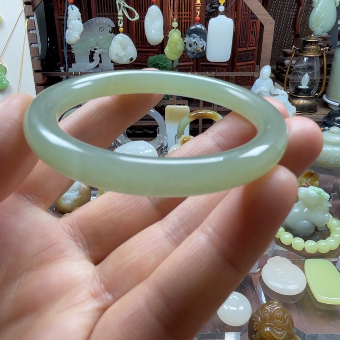 和田玉未镶嵌手镯