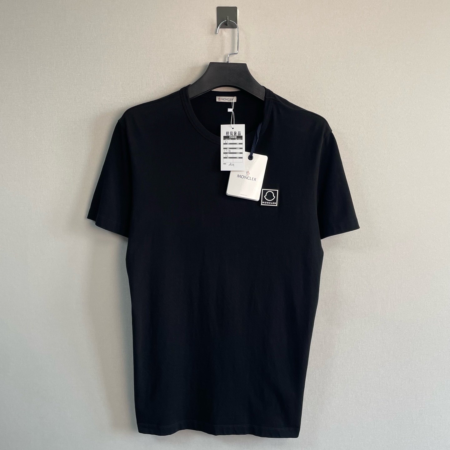 未使用 MONCLER 新款徽标字母短袖/XL码/全新带吊/价3550