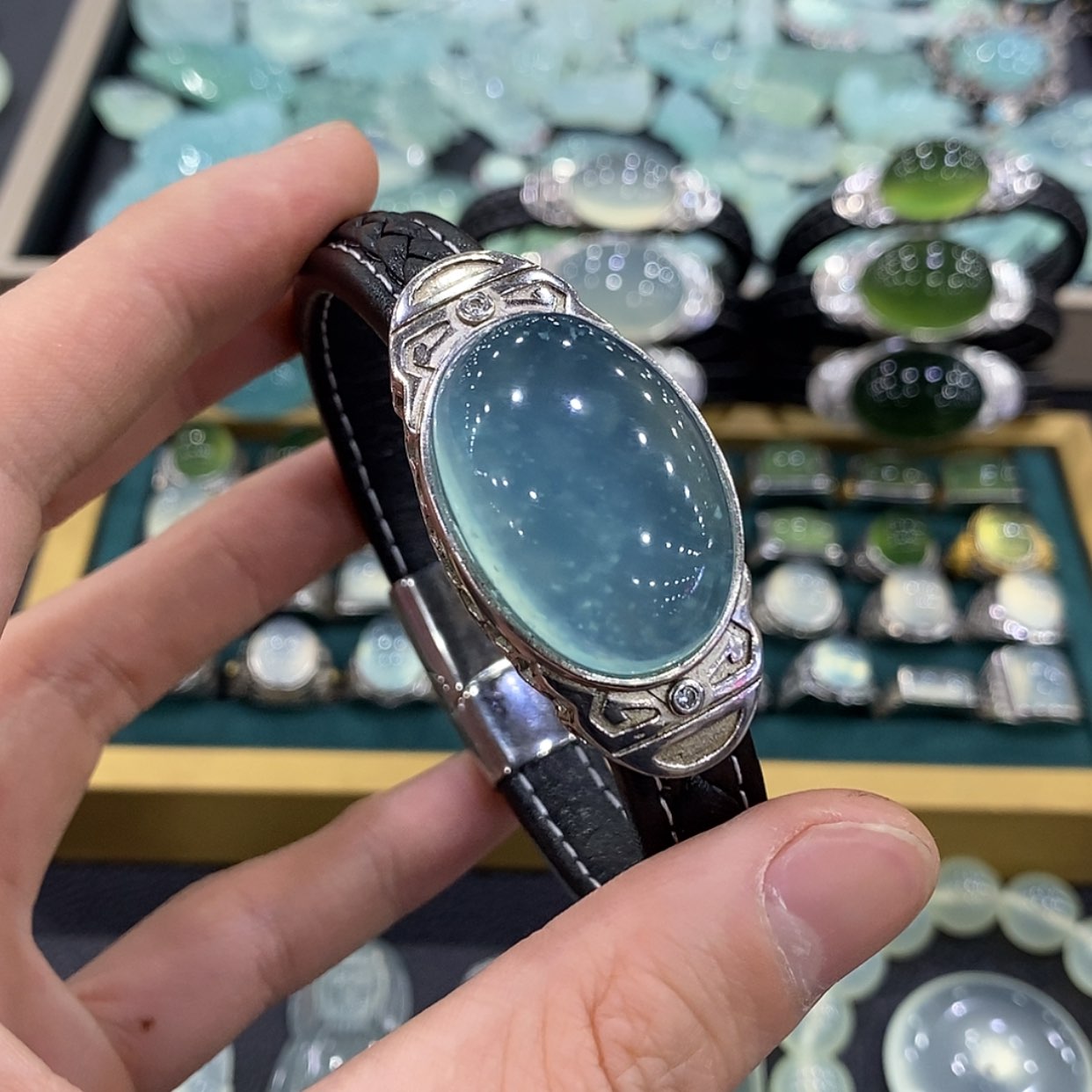 【闪购商品】银S925镶嵌蛇纹石玉手牌