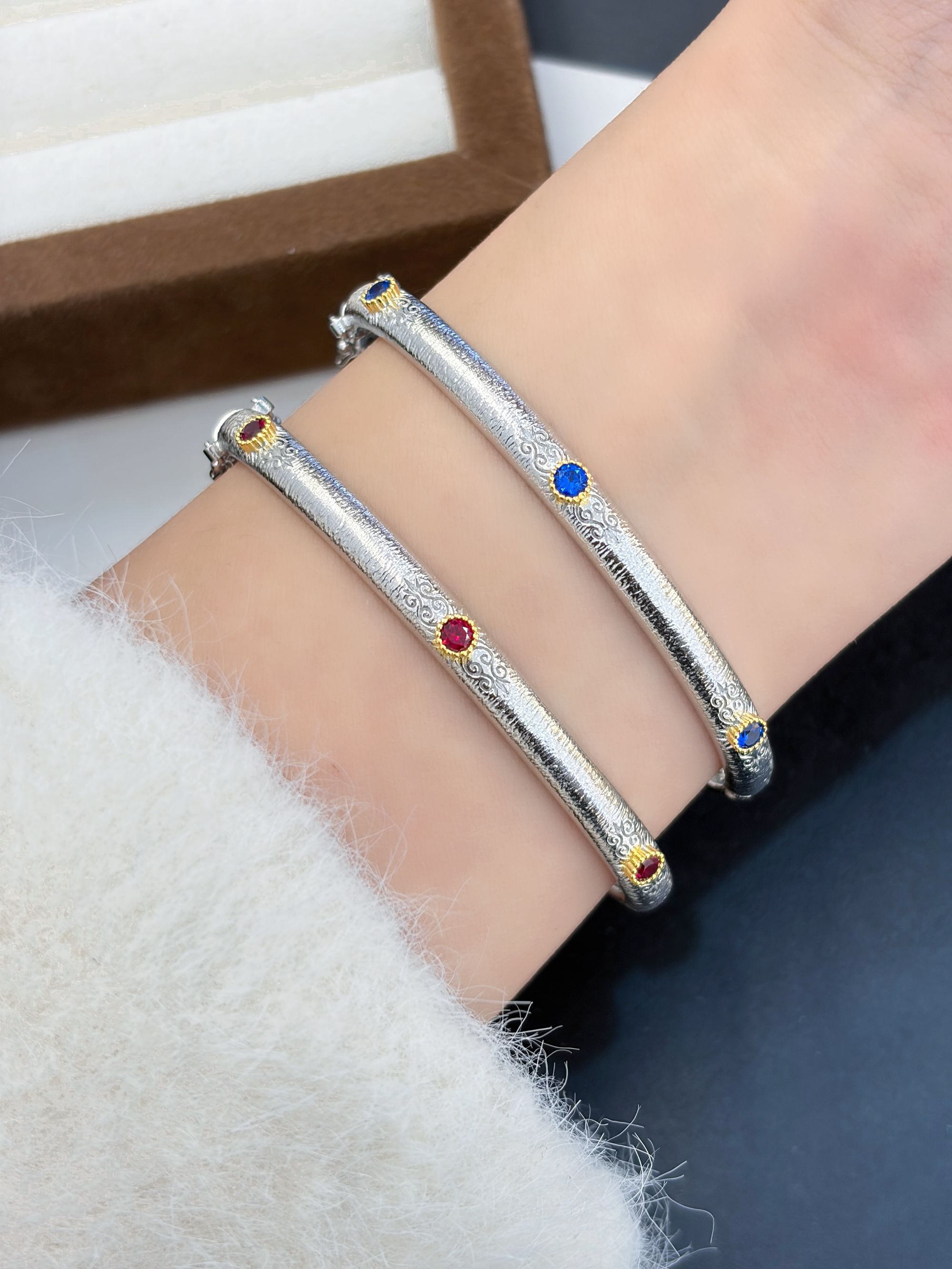 925银莫桑石手镯 925银红蓝镶嵌手镯