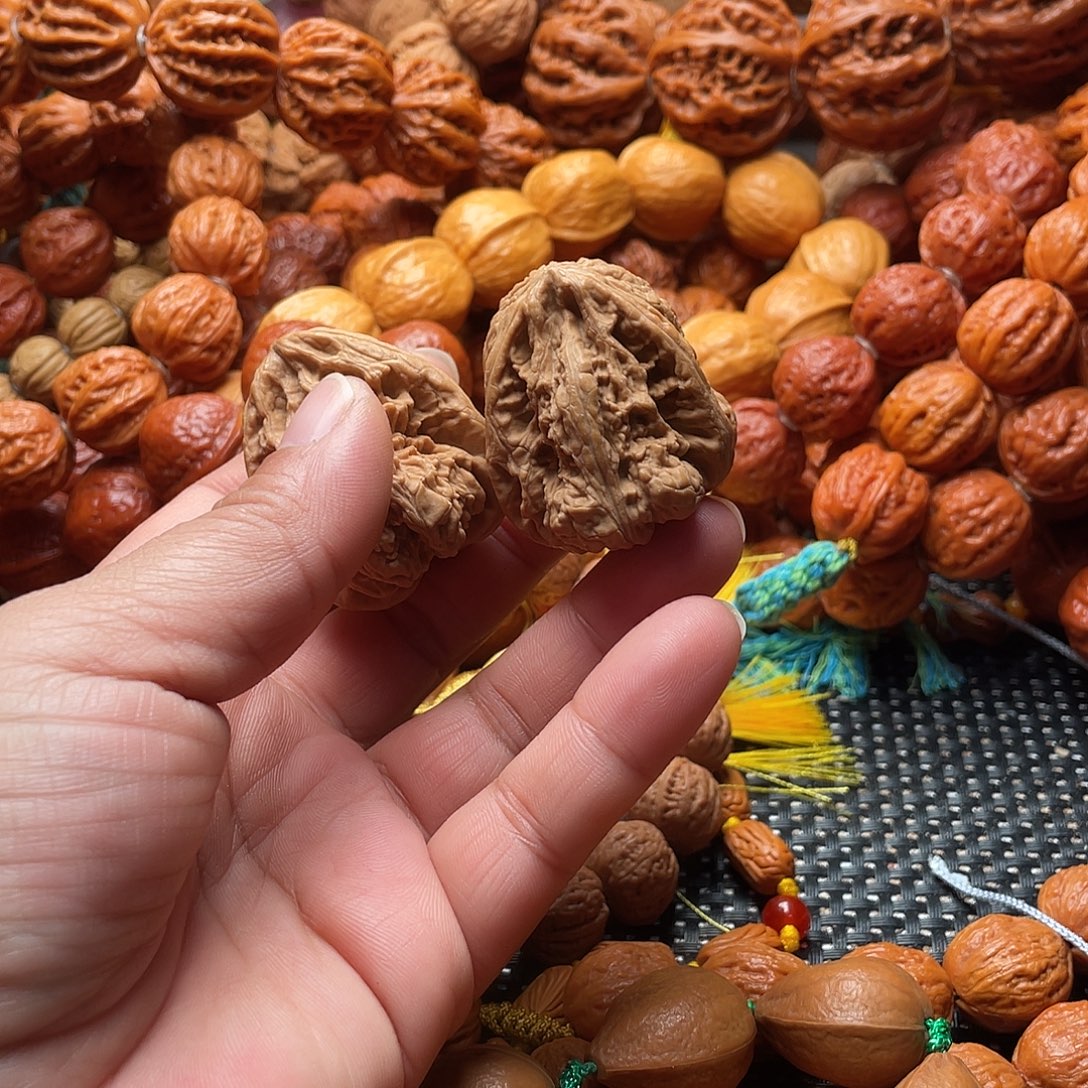 g***k文玩核桃手串异形