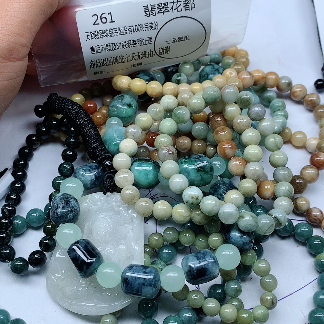 翡翠颈饰未镶嵌翡翠