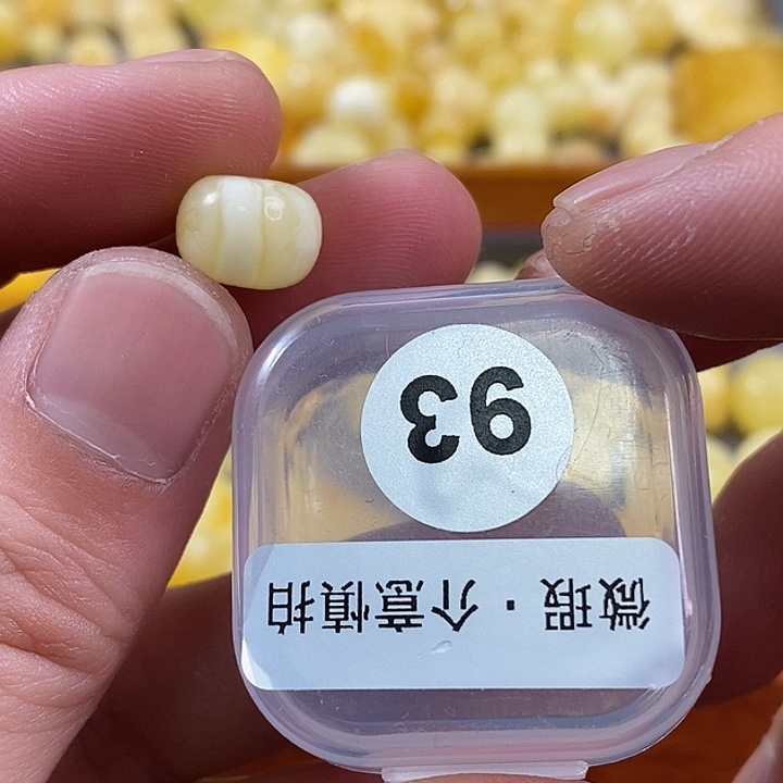 未镶嵌琥珀珠宝奇石