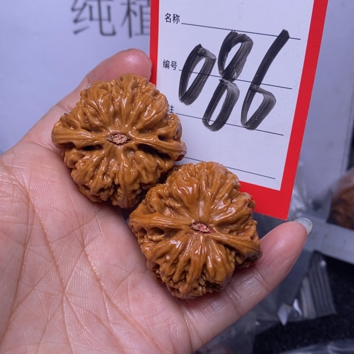 文玩核桃把件086，39粗筋色差