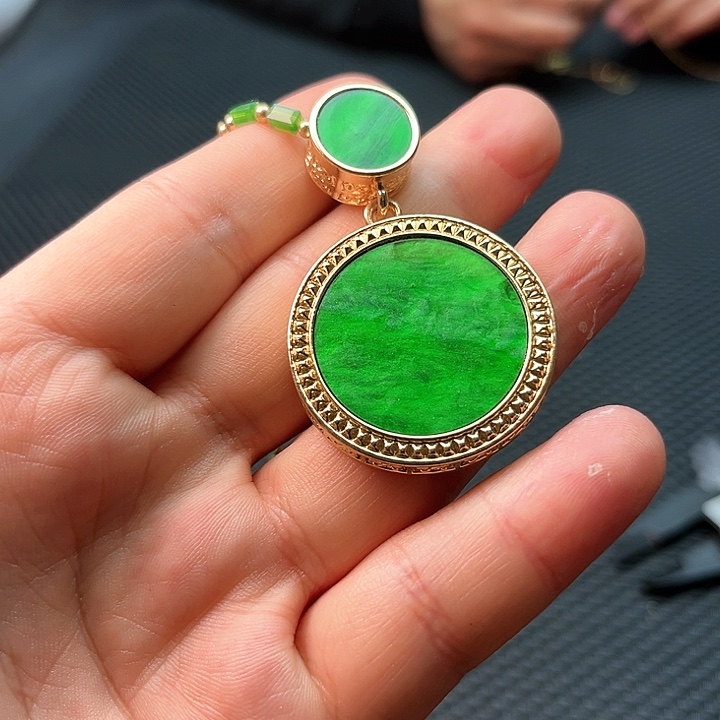 翡翠颈饰未镶嵌啊啊