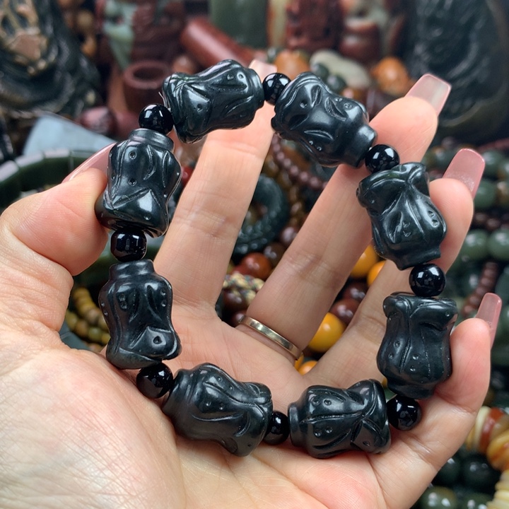 透闪石质玉未镶嵌珠宝奇石