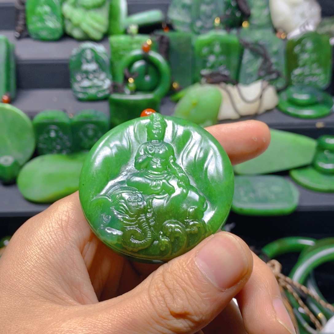 碧***涤和田玉未镶嵌珠宝半成品