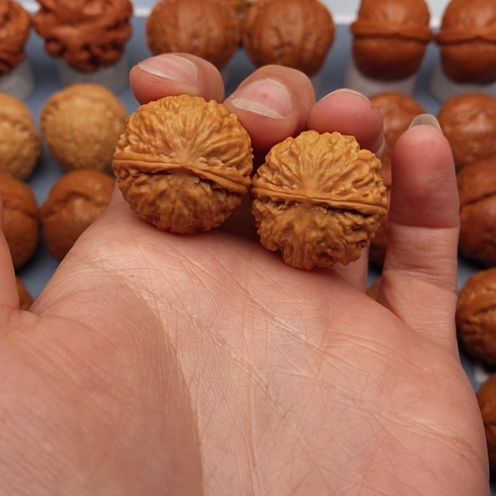 文玩核桃把件玉石方尊