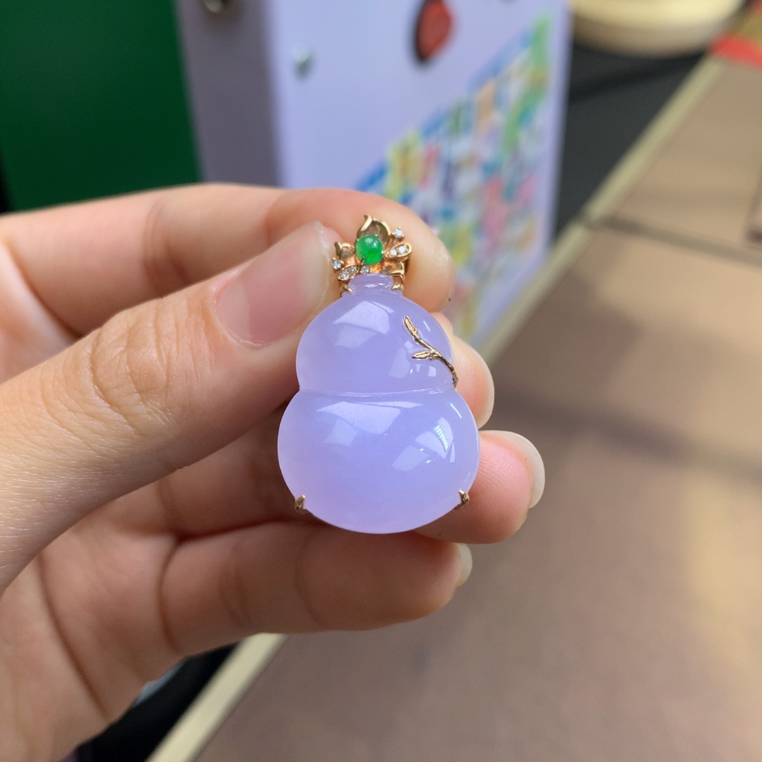 翡翠18K金镶嵌颈饰翡翠