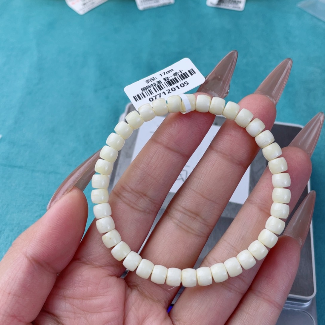 蜜蜡裸石未镶嵌蜜蜡61