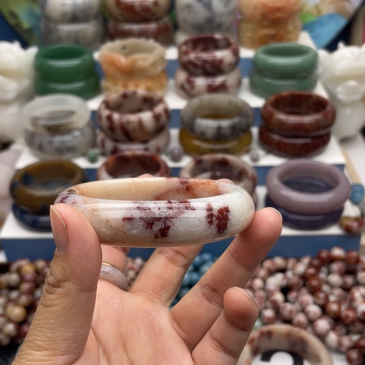 石英质玉（佘太翠）未镶嵌手镯