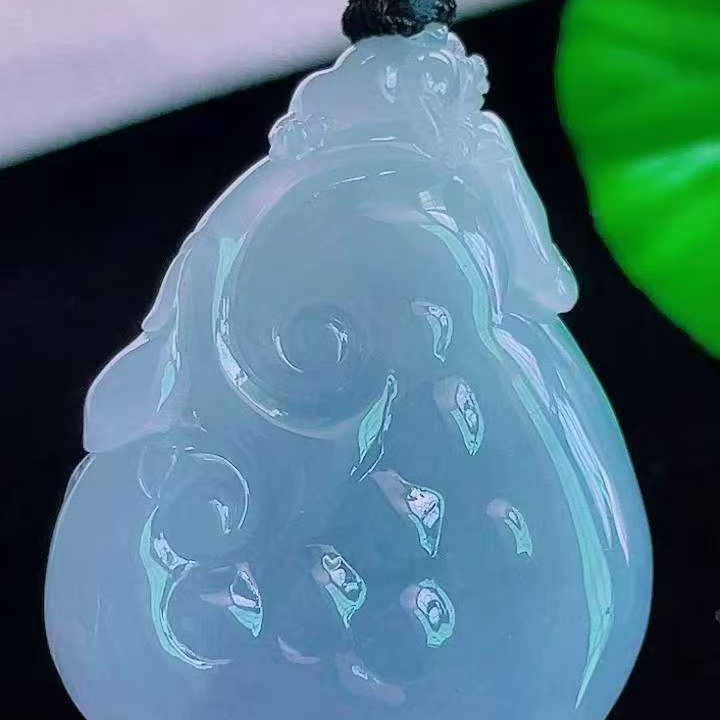 翡翠高冰蓝水挂件