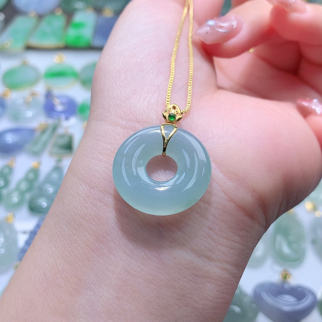 翡翠颈饰未镶嵌翡翠