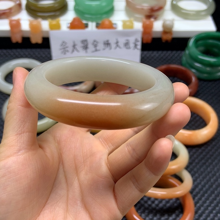 石英质玉未镶嵌手镯