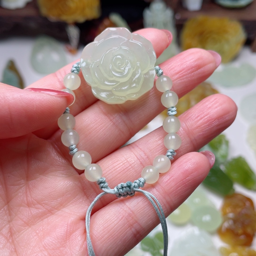 蛇纹石玉颈饰未镶嵌