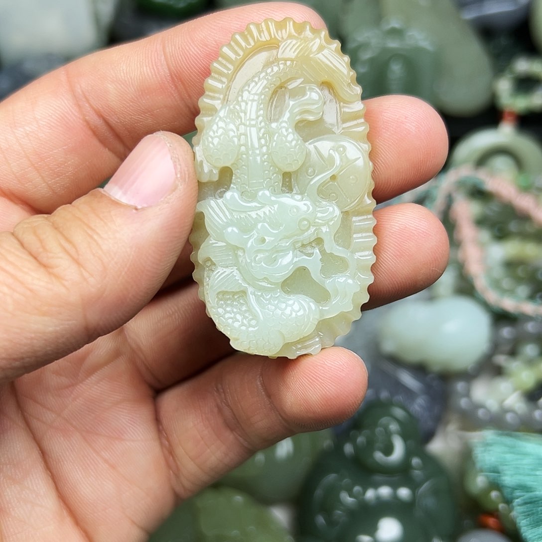 和田玉颈饰未镶嵌