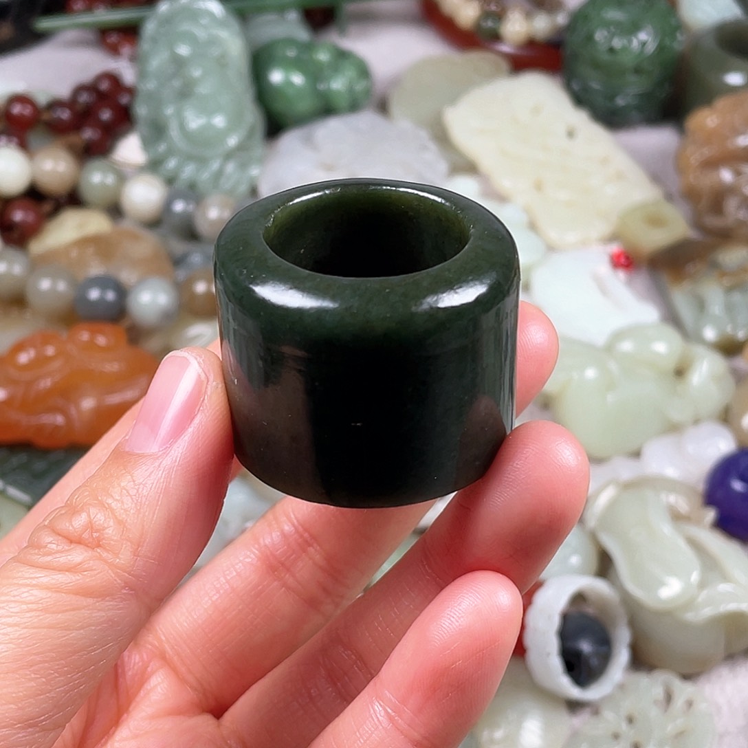 和田玉（糖玉）颈饰未镶嵌