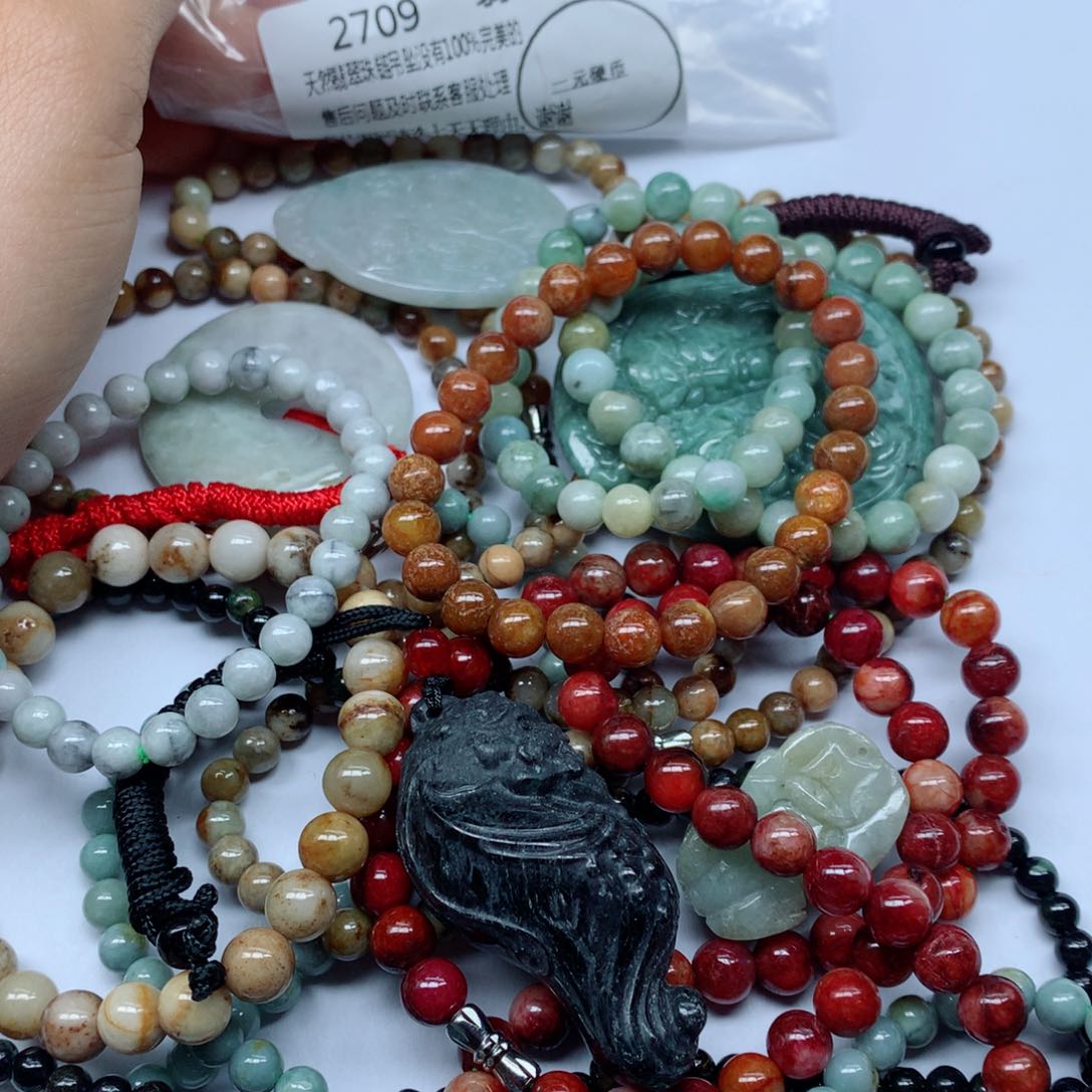 翡翠颈饰未镶嵌手串