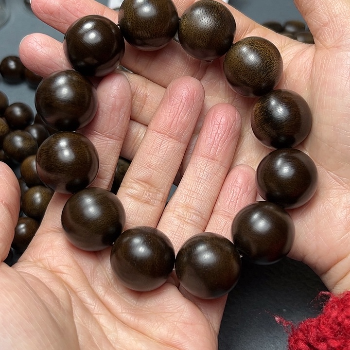 沉香手串(****度白棋玉化