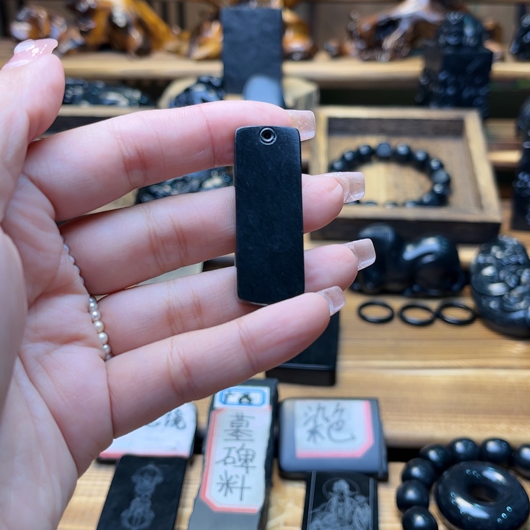 和田玉（墨玉）手链未镶嵌漠*