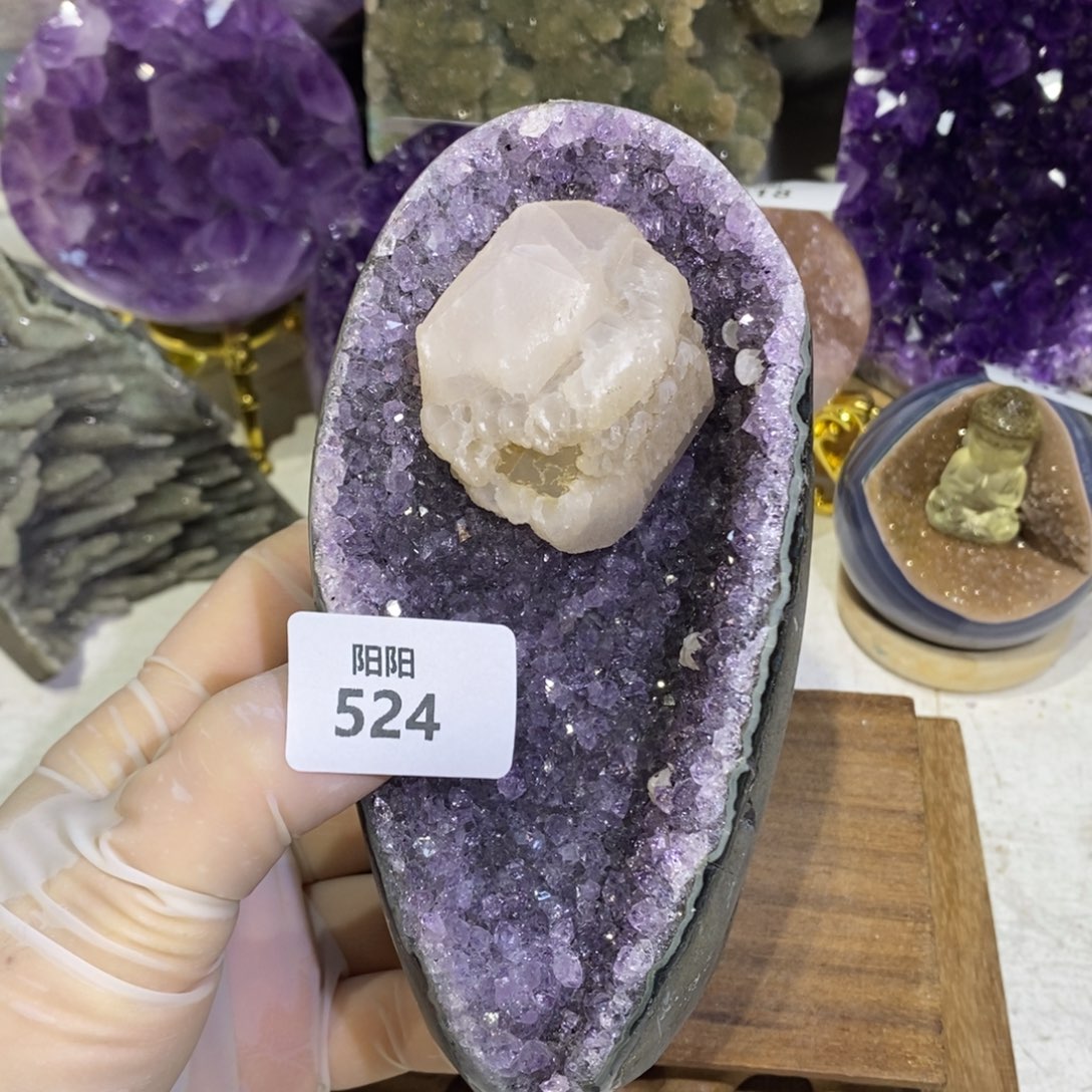 紫晶大型摆件（非配饰）未镶嵌方解石