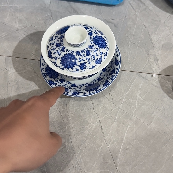 摆件青花缠枝莲三才盖碗