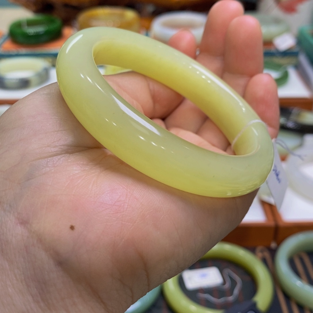 和田玉手镯未镶嵌新疆黄口57