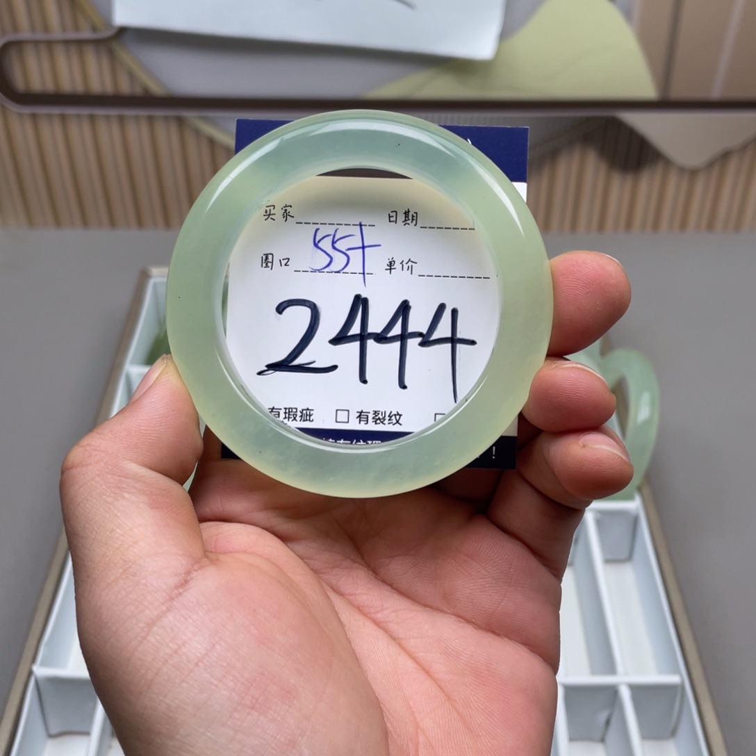 岫玉手镯手镯未镶嵌