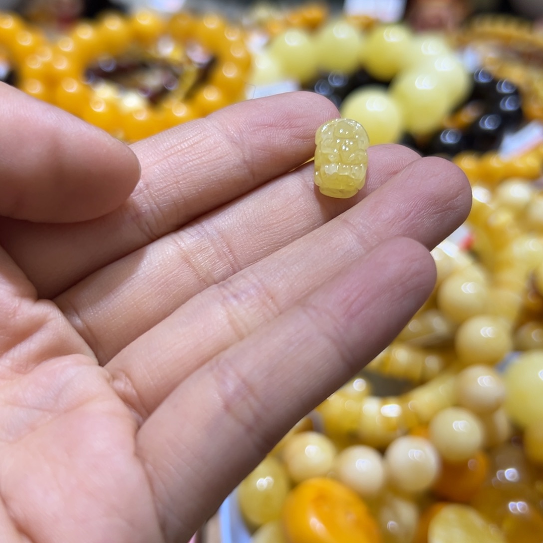 琥珀珠宝奇石未镶嵌
