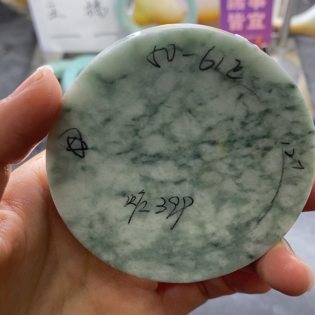 定制翡翠未镶嵌翡翠手镯