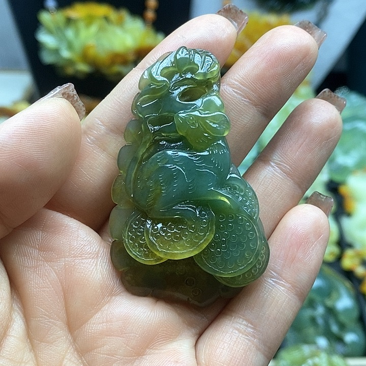 蛇纹石玉挂件未镶嵌