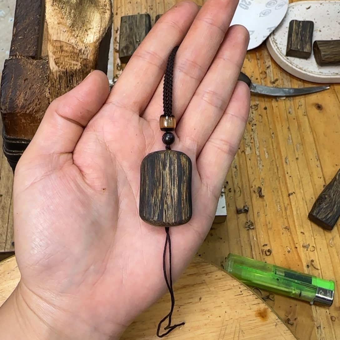 沉香吊坠素牌绿奇5.3克