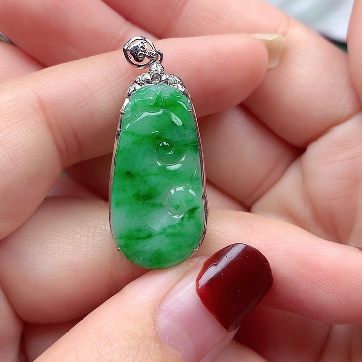 翡翠颈饰18K金镶嵌翡翠