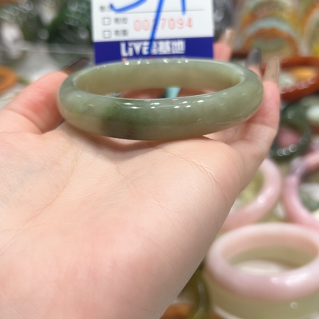 蛇纹石玉手镯未镶嵌