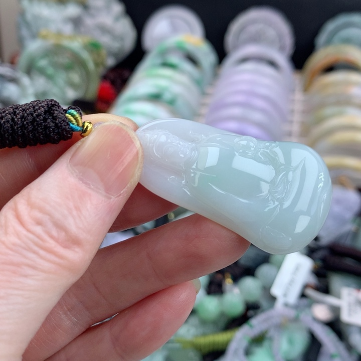 翡翠颈饰未镶嵌吊坠