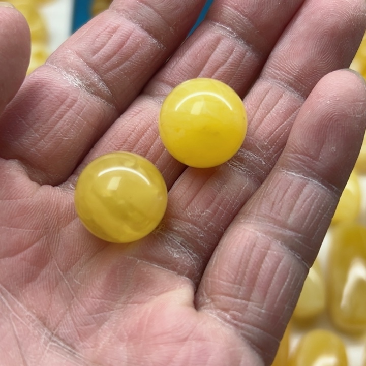 琥珀（矿物珀）裸石未镶嵌开****。