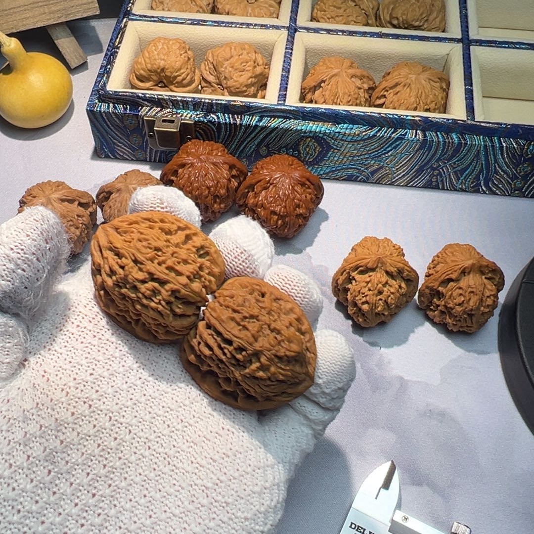 紫***呈吊坠文玩核桃有黄色差