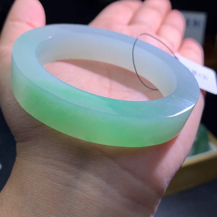 定制翡翠未镶嵌翡翠手镯