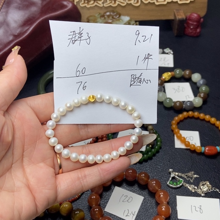 群***A颈饰18K金镶嵌和田玉