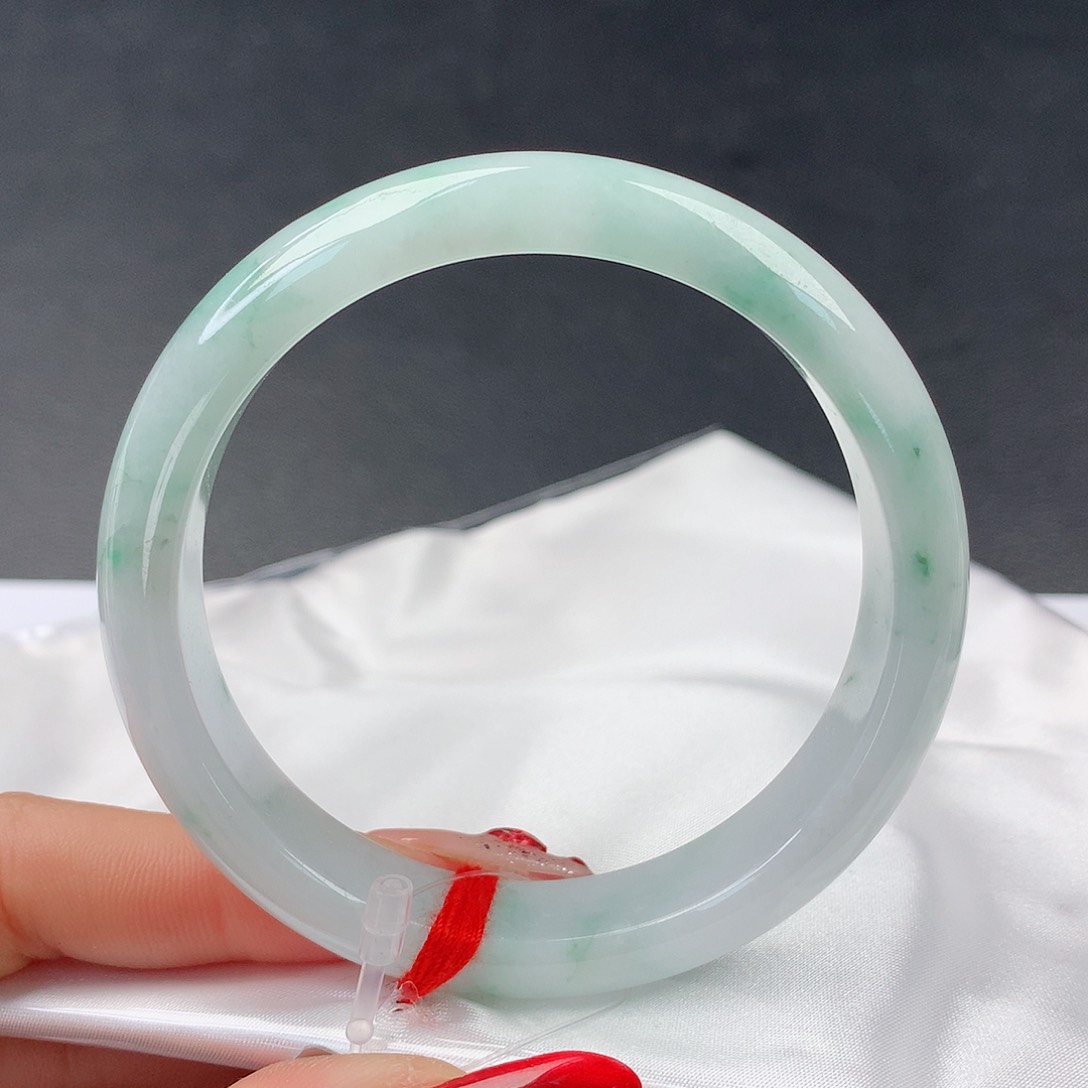 翡翠手镯未镶嵌70正57