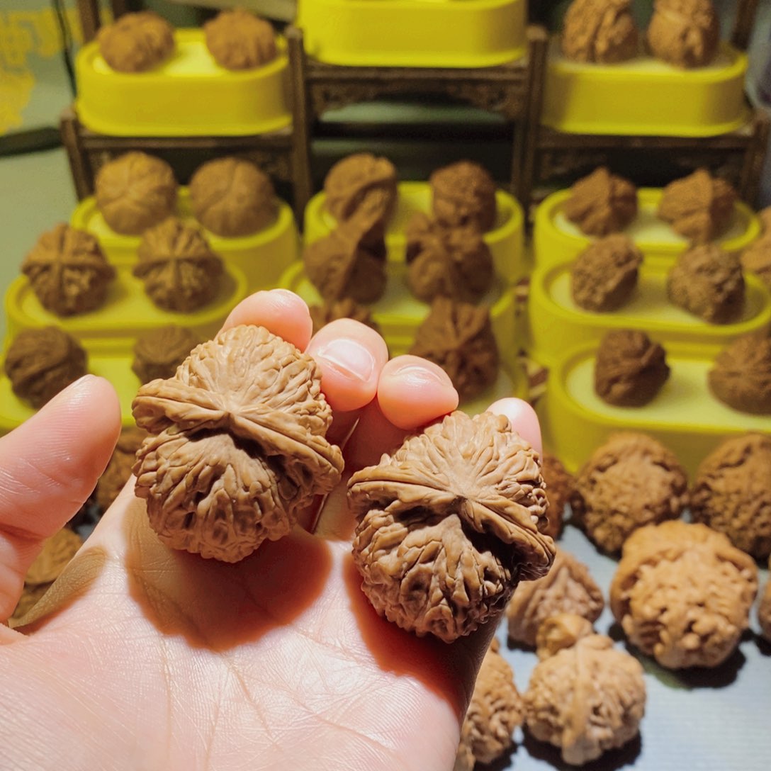 【闪购商品】文玩核桃吊坠闷白