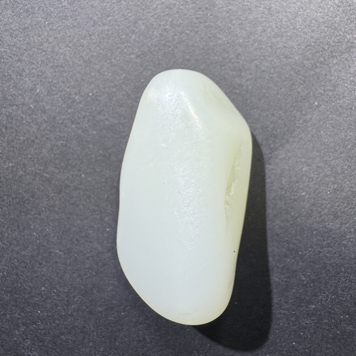 新疆和田玉原石。