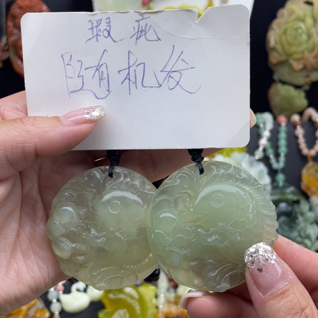 蛇纹石玉未镶嵌颈饰