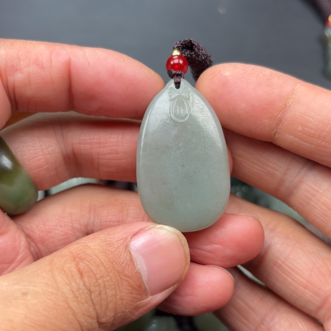 和田玉吊坠未镶嵌