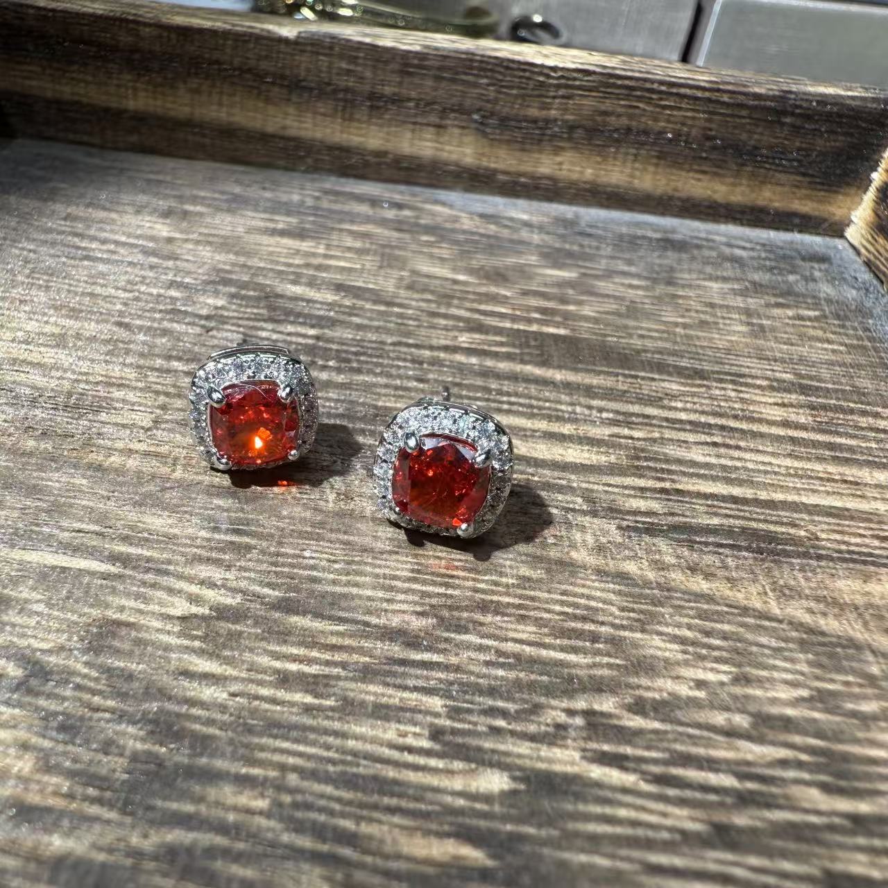 【国检证书+运费险】收藏级 红钻石耳钉-B792